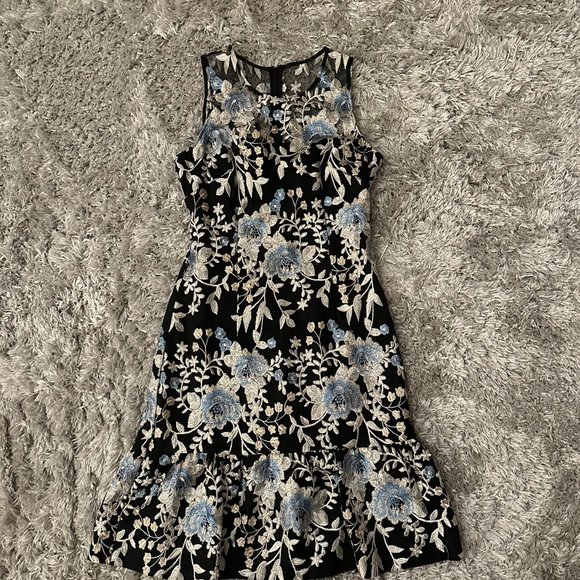 White House Black Market Black and Blue Lace Floral Sheath Dress, Size 0 - Picture 2 of 5